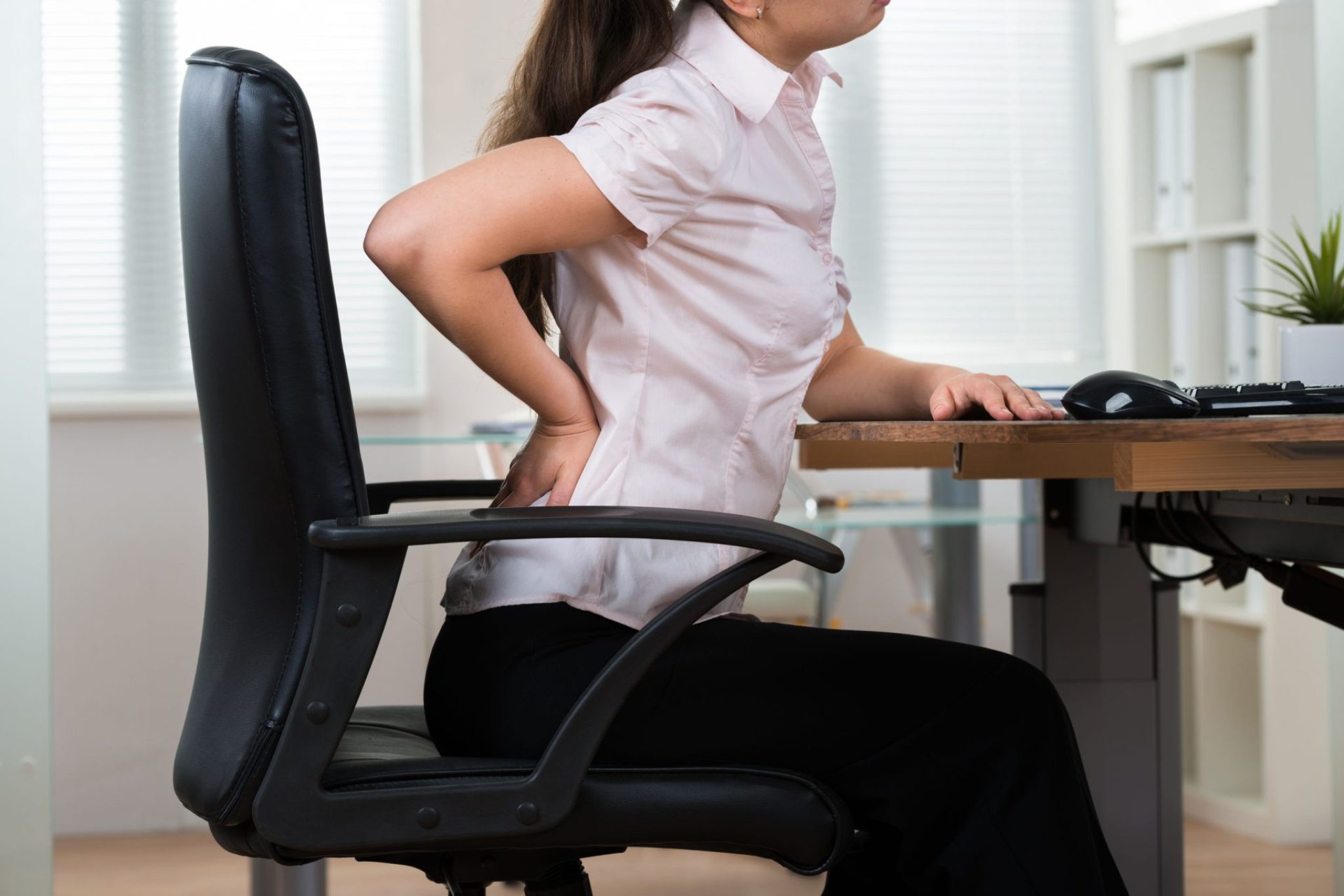 why-is-sitting-up-straight-uncomfortable-2-key-causes