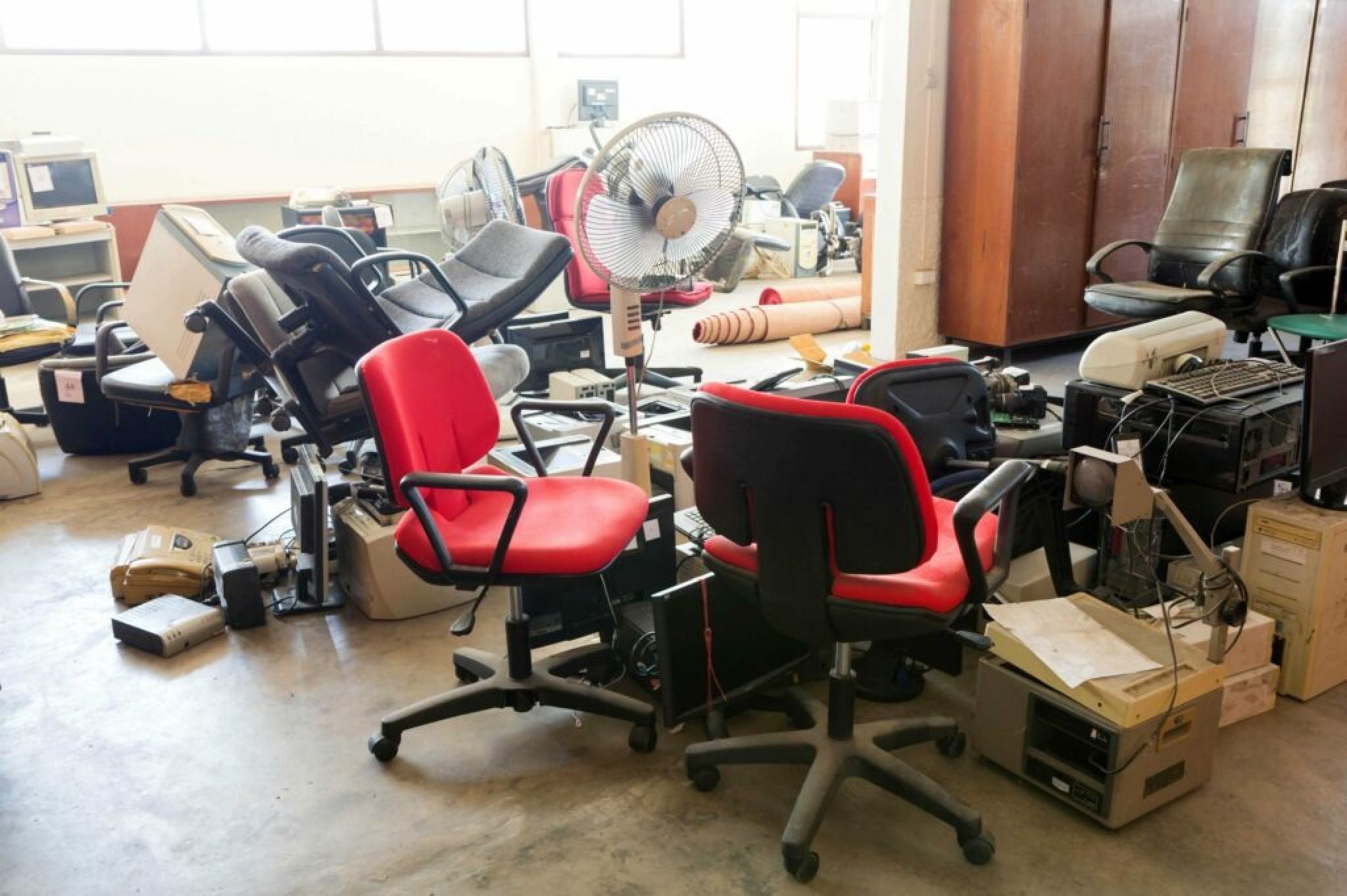 How to Dispose of an Office Chair? 4+ Best Methods