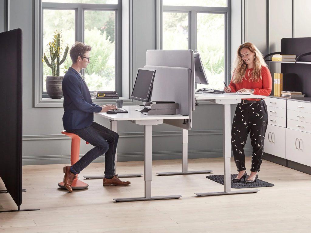 standing at a desk vs sitting