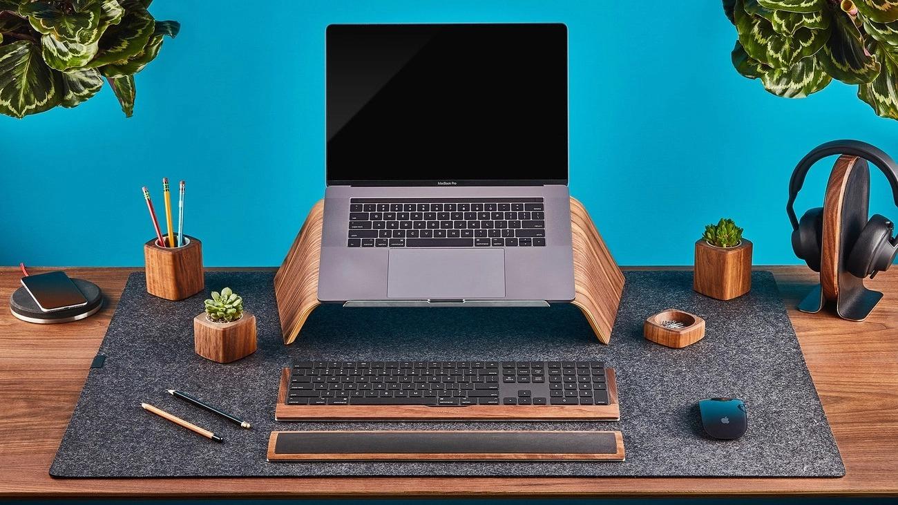 how to setup laptop ergonomically