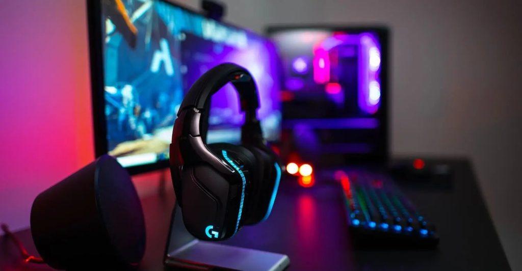 how to connect a headset to gaming console