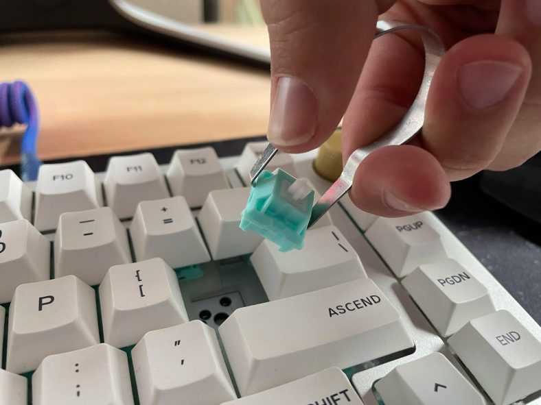 how-to-remove-keys-from-mechanical-keyboard-easy-guides