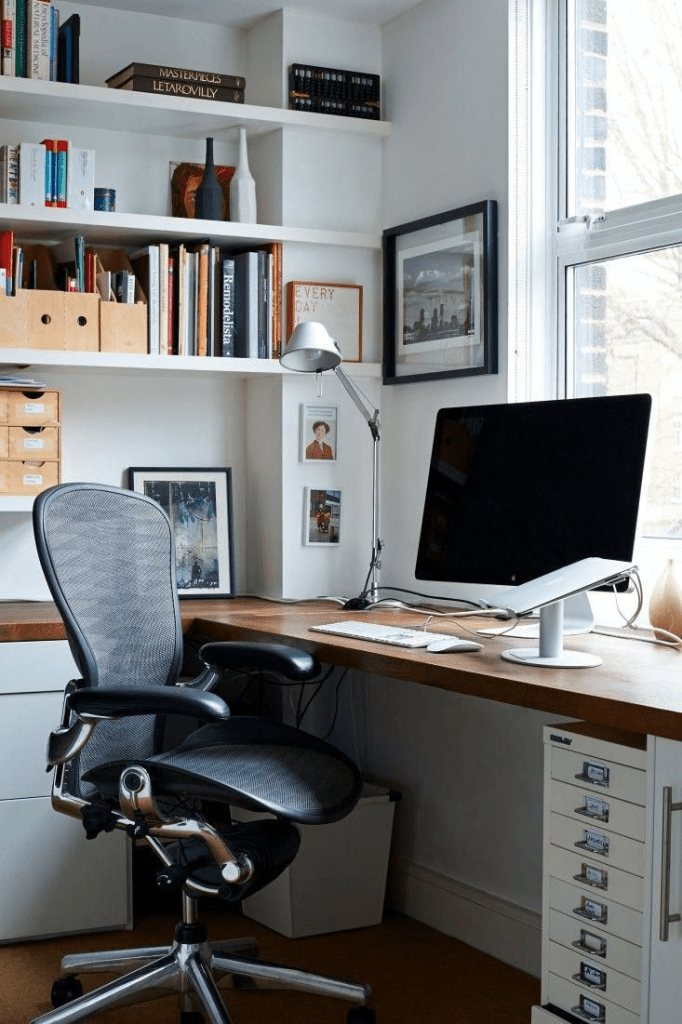 How to Choose Placing Desk Against The Wall or Facing Window Useful