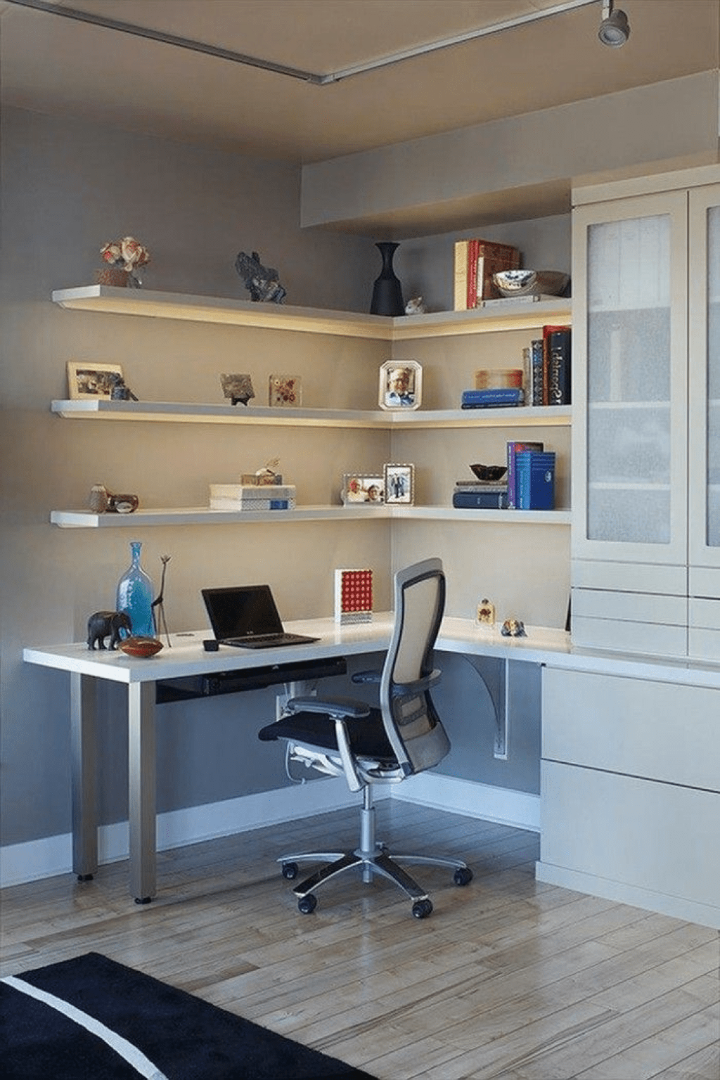 How to Choose Placing Desk Against The Wall or Facing Window Useful