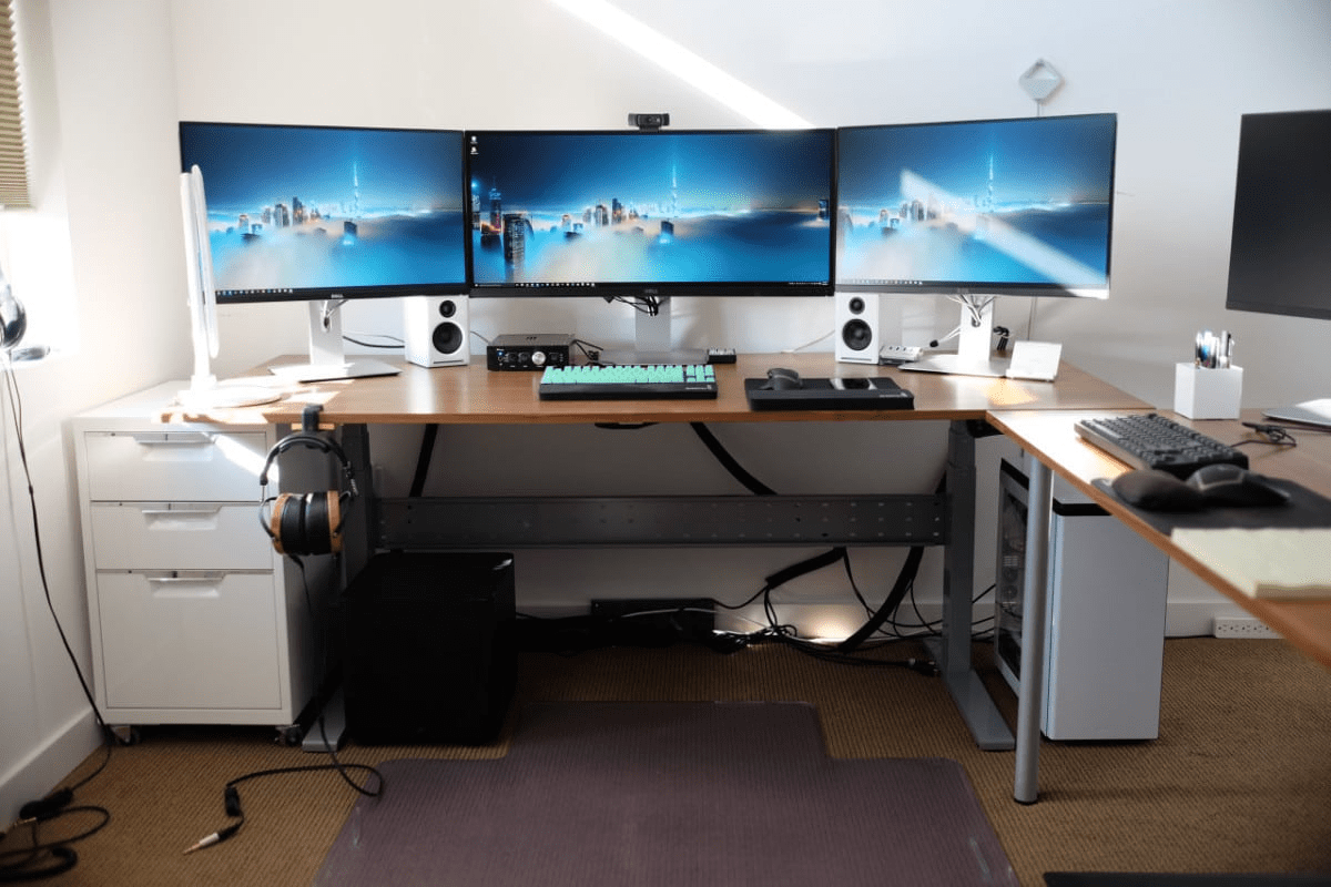 How to Select The Best Gaming Desk to Put in Your Room